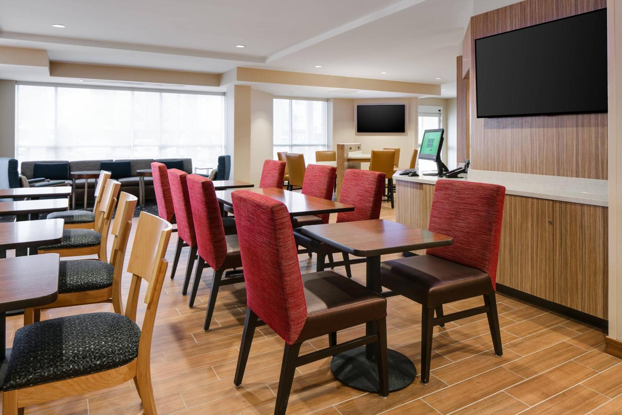 Towneplace Suites By Marriott Kansas City Airport Exterior photo